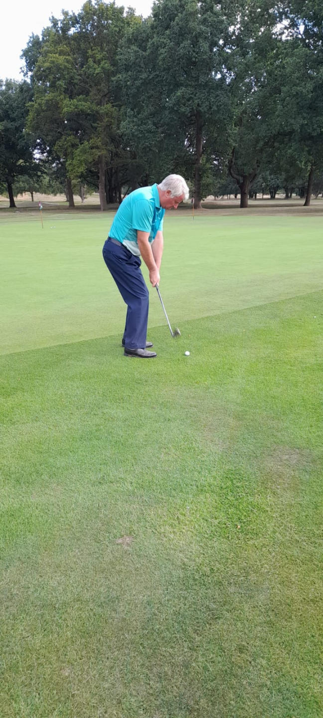 Roger Gray Golf Coach Chipping onto the Green